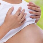Ngứa bầu ngực và núm vú khi mang thai
