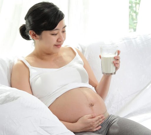 Mẹ bầu uống sữa bị đầy hơi phải làm sao?