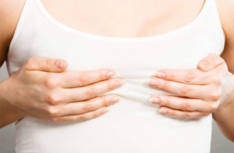 9 nguyên nhân có thể gây đau vú