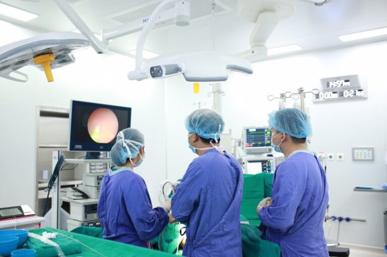 Phẫu thuật thắt động mạch tử cung trong cấp cứu sản phụ khoa