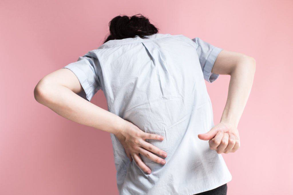 Đau lưng sau sinh mổ: Những điều cần biết