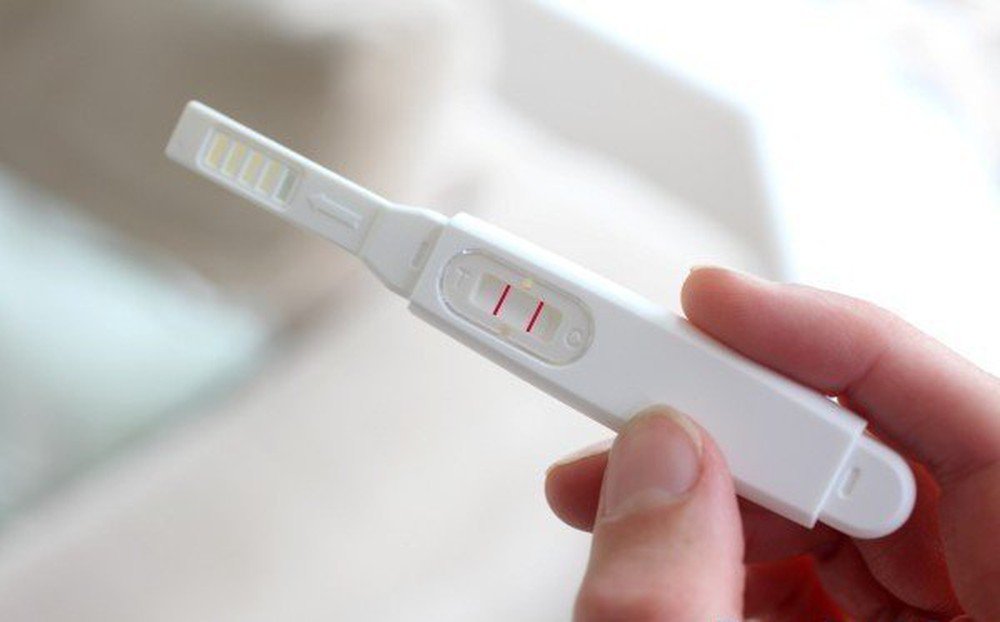 Chậm kinh kèm thử thai 2 vạch có phải mang thai không?